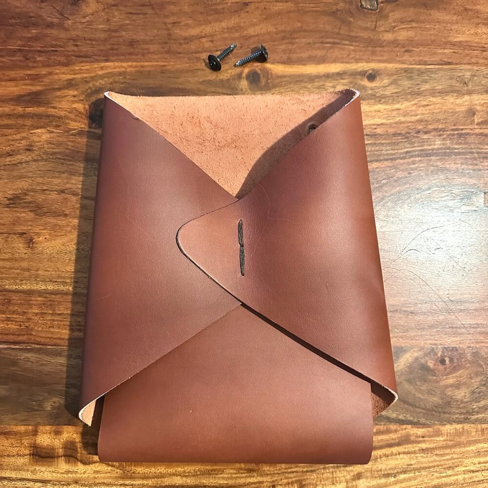 CB2: TASCHE Magazine + Mail Wall Pocket, Cognac Brown Leather